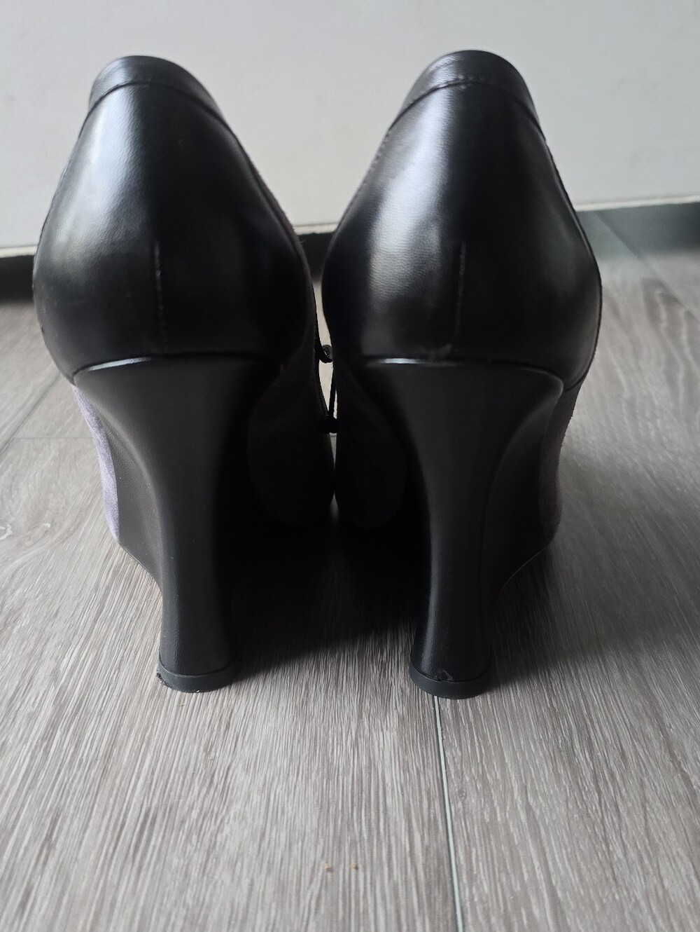 Tabitha Simmons Wedge Heel Grey Suede Black Leather Lace Up US 10 Fall Booties - Picture 9 of 15